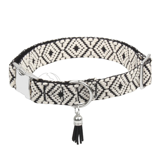 The black and white patterned collar with its tassel