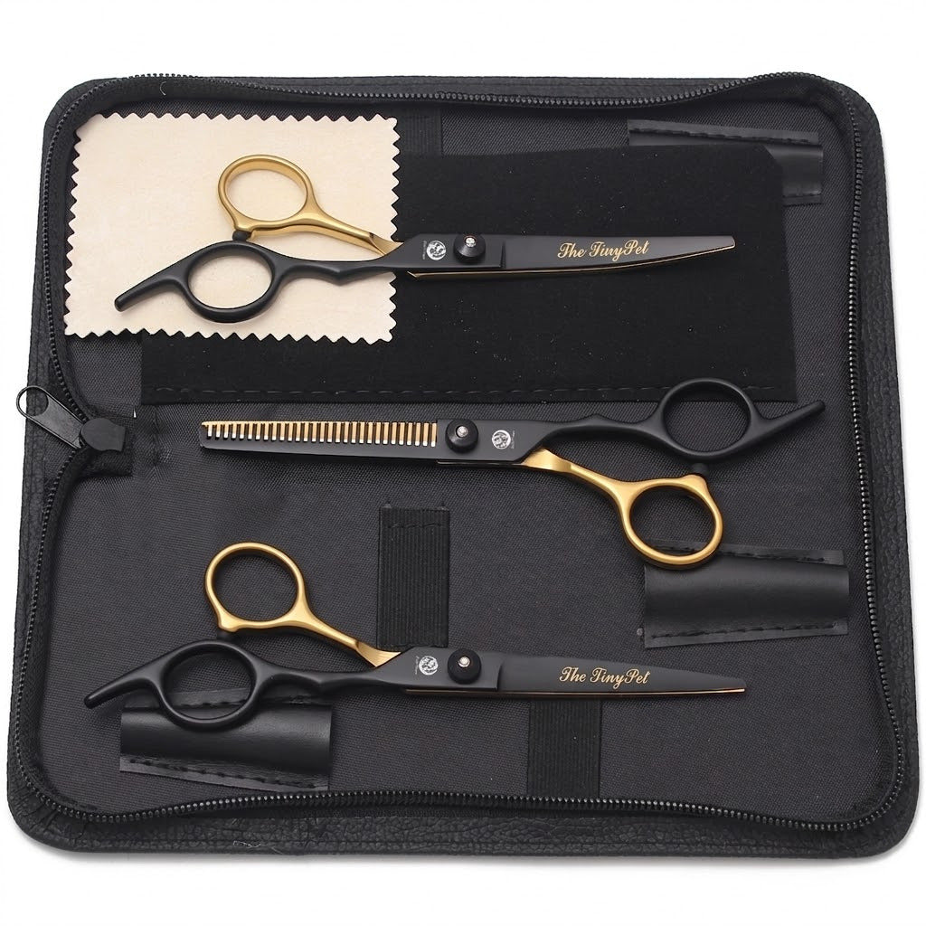 Black and gold set in the case with a comb and cleaning cloth
