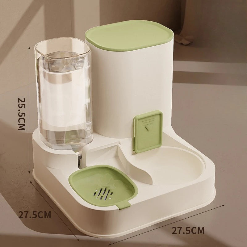 Green all-in-one pet feeder and waterer, 27.5 cm wide and 25.5 cm tall