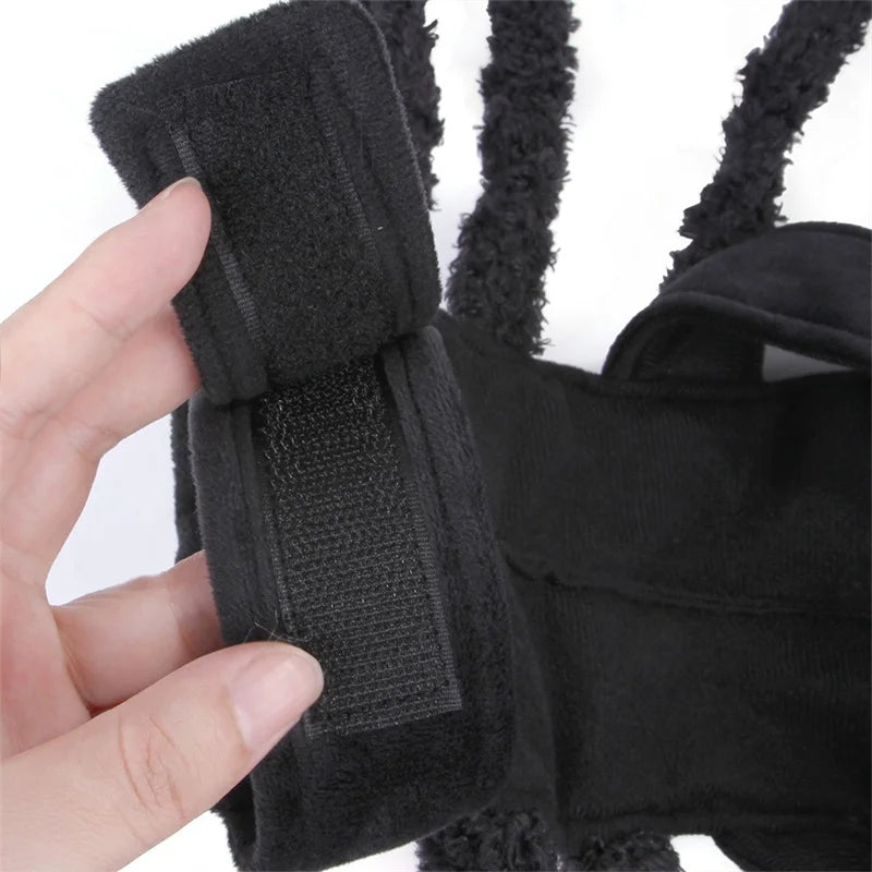 Close-up of the Velcro fastening under the body