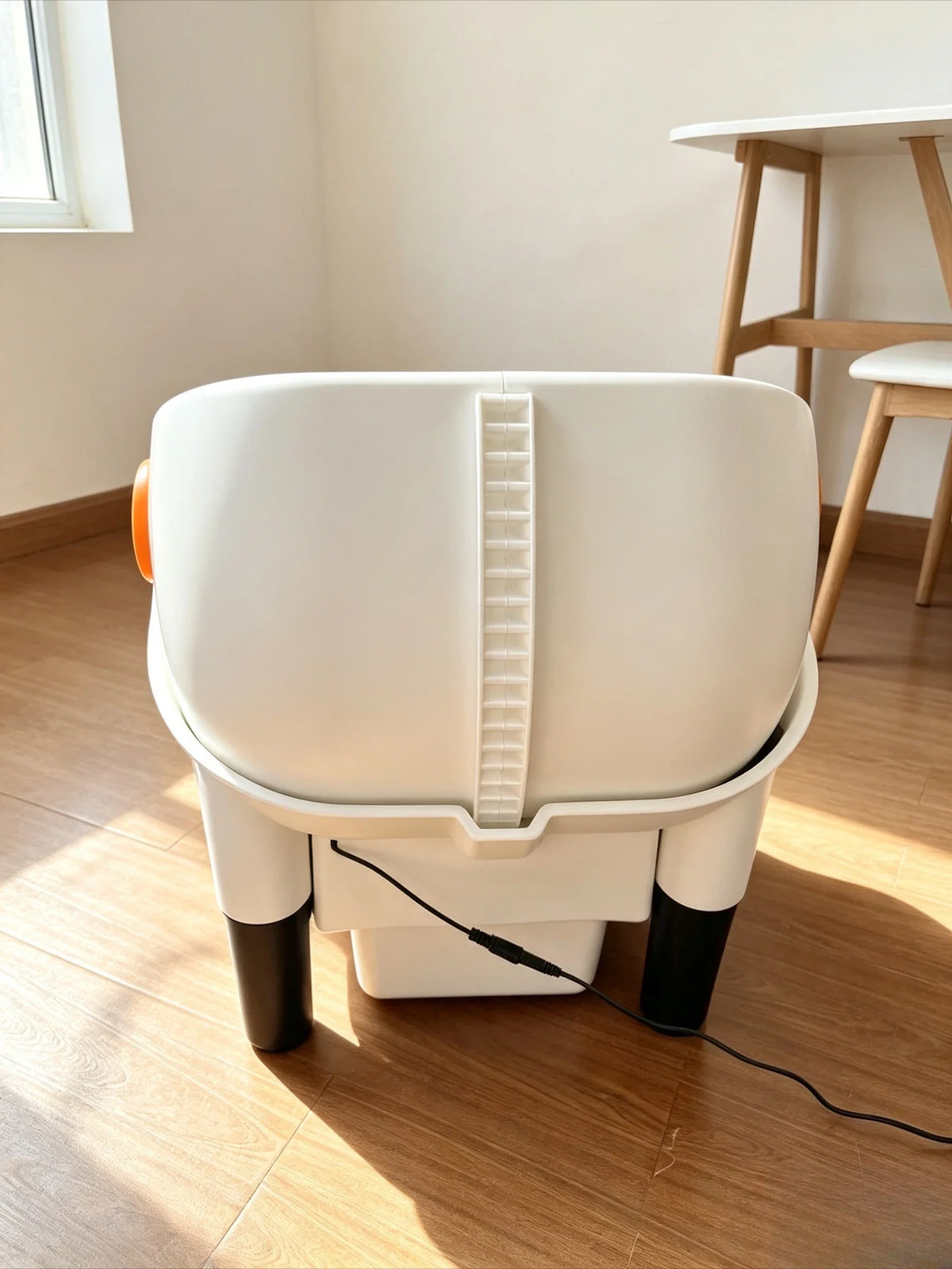 Rear view of the litter box with its power cable