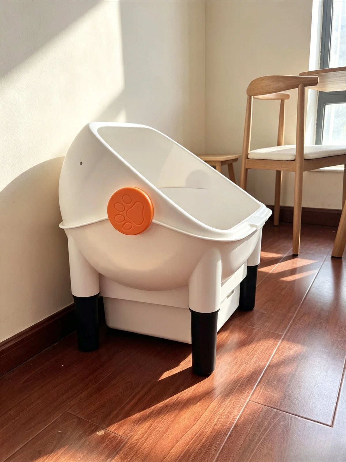 Side view of the open-top self-cleaning litter box